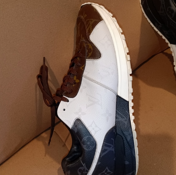 LV RUN AWAY SNEAKERS - Picture 2 of 12